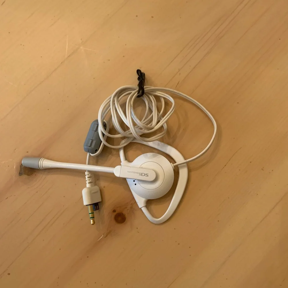 LIKE NEW!! Nintendo DS System White Headset!!